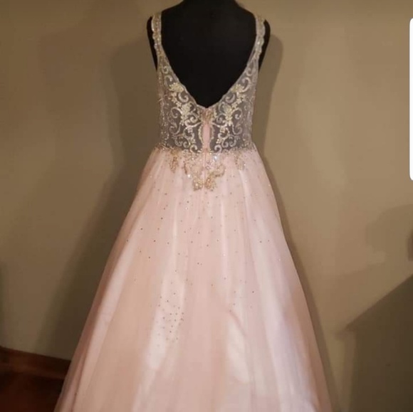 Formal gown - Picture 2 of 4